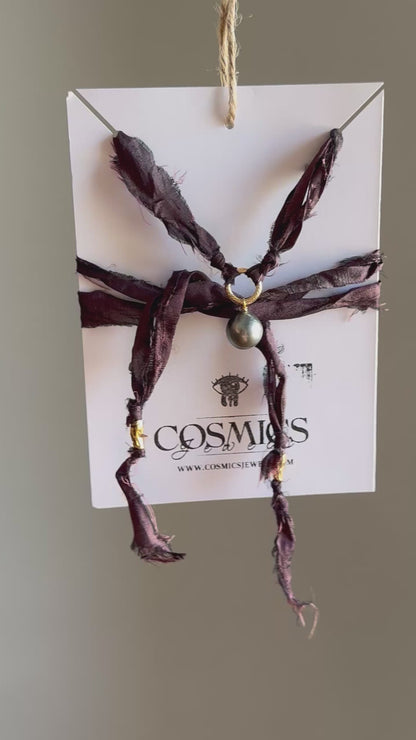 Collier perle de Tahiti sur ruban de soie — Le Mystère des Profondeurs