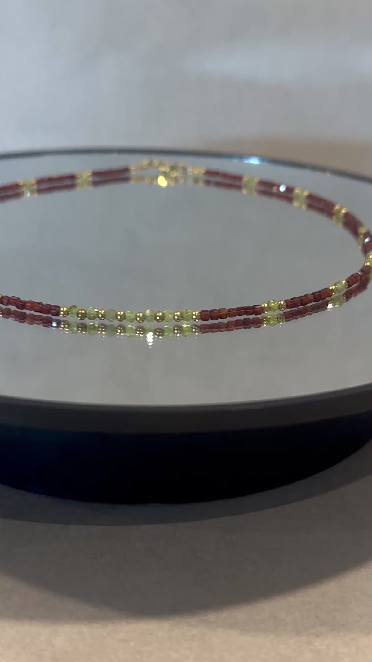 Collier fin Grenat & Péridot — Énergie vitale et joie lumineuse