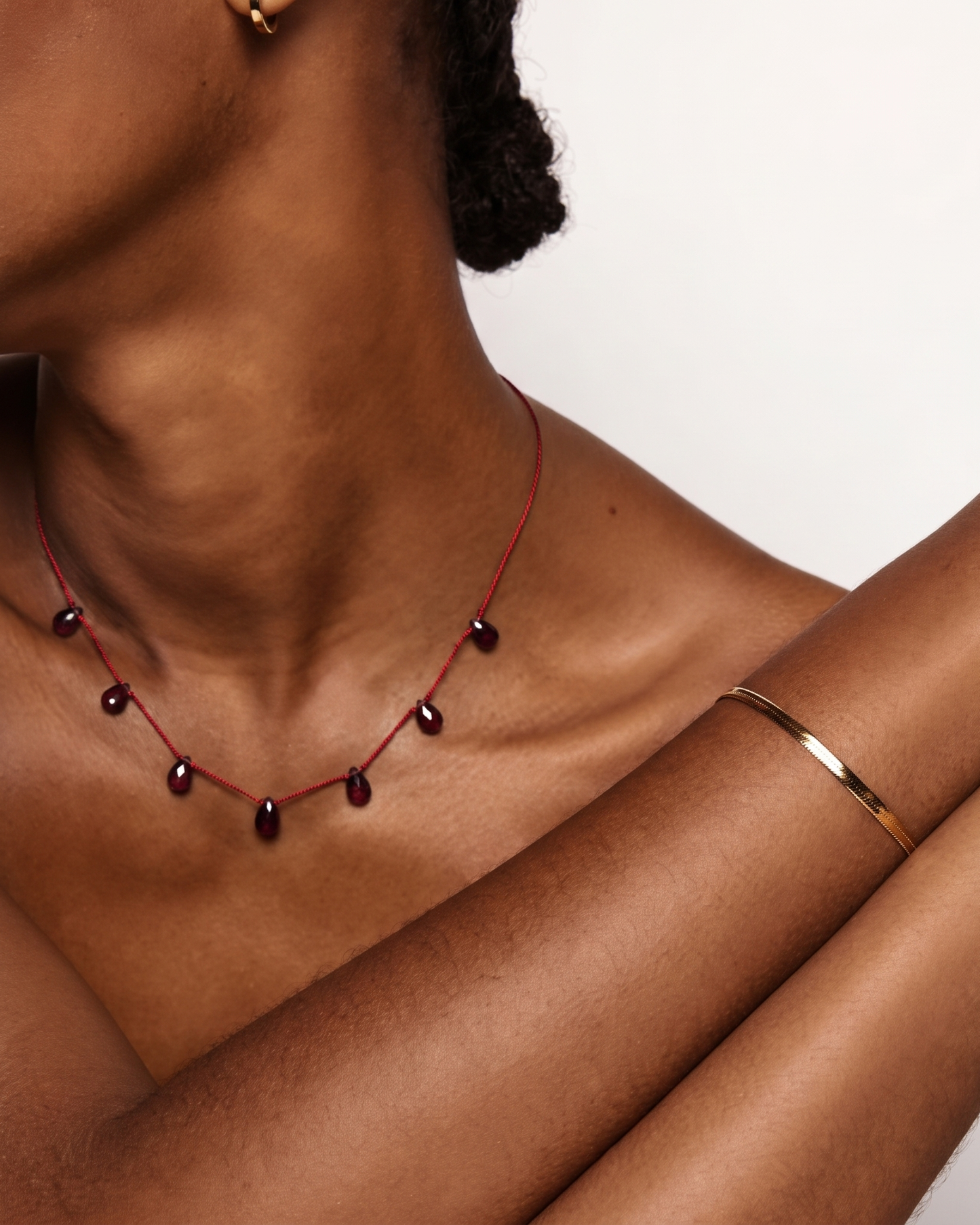 Collier Grenat sur soie